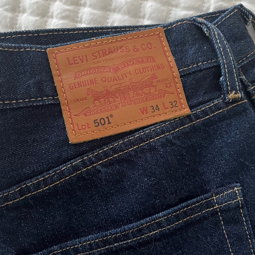 Levi's Premium 501 in Dark Indigo 34x32 (actual 34x30 see measurements) - Picture 2 of 6